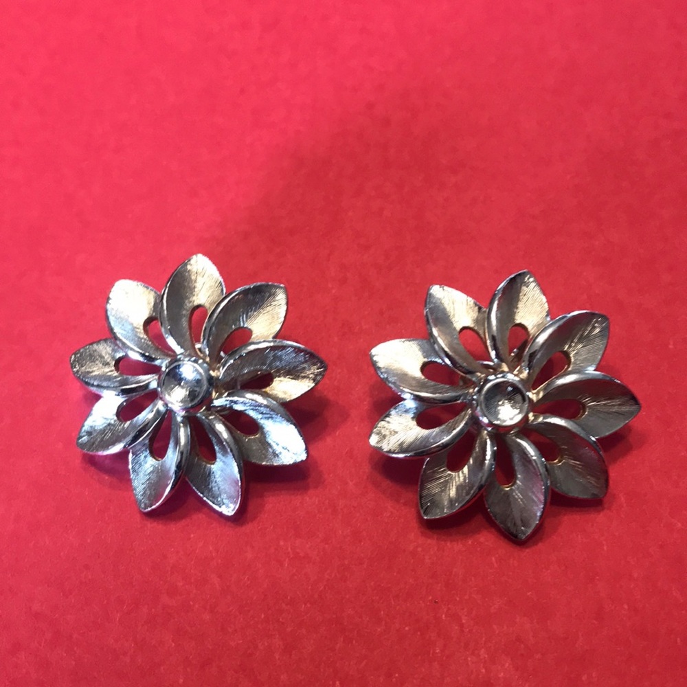 Vintage Trifari clip earrings